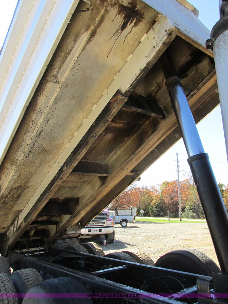 image for item AW9864 1999 Freightliner FL112 dump truck