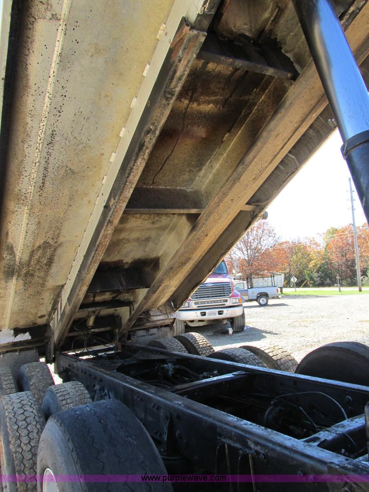 image for item AW9864 1999 Freightliner FL112 dump truck