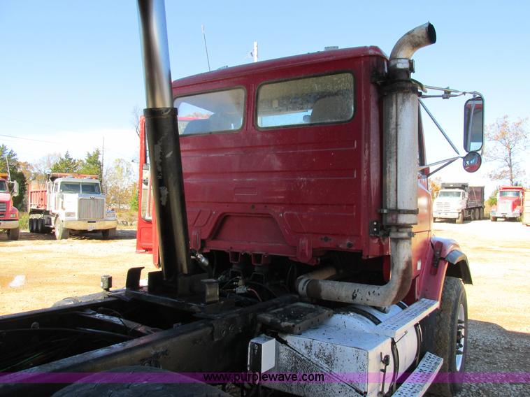 image for item AW9864 1999 Freightliner FL112 dump truck