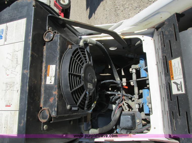 image for item AW9870 2003 Bobcat MT52 compact track loader