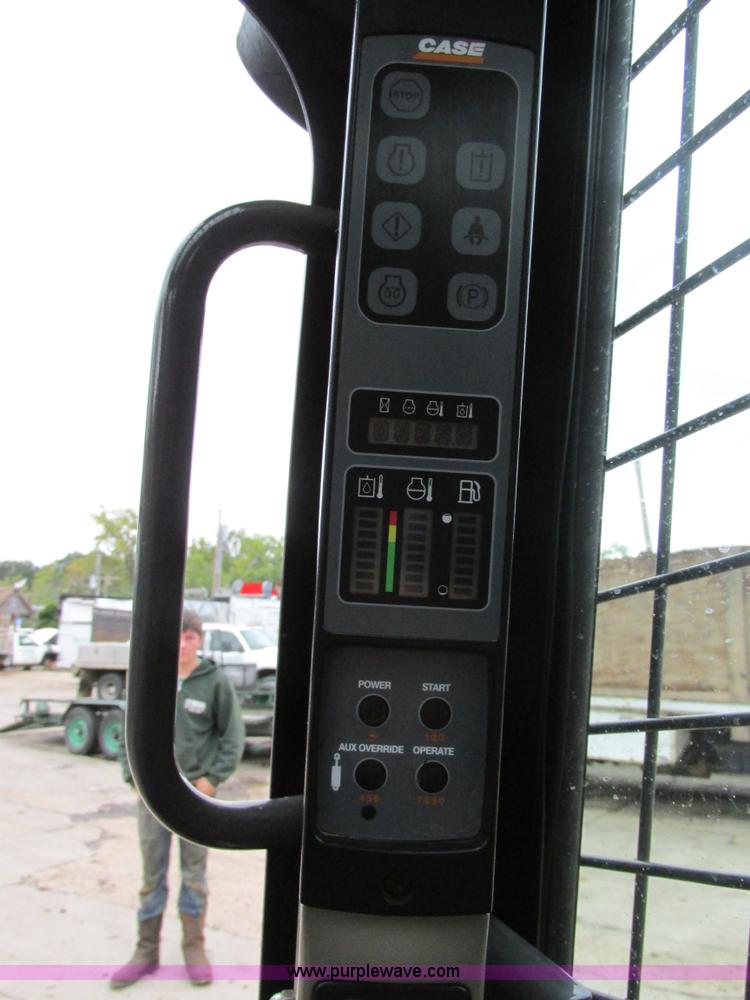 image for item AW9871 2012 Case TR320 skid steer