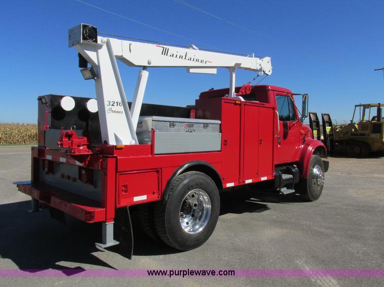 image for item AW9890 2001 International 4900 service truck with crane