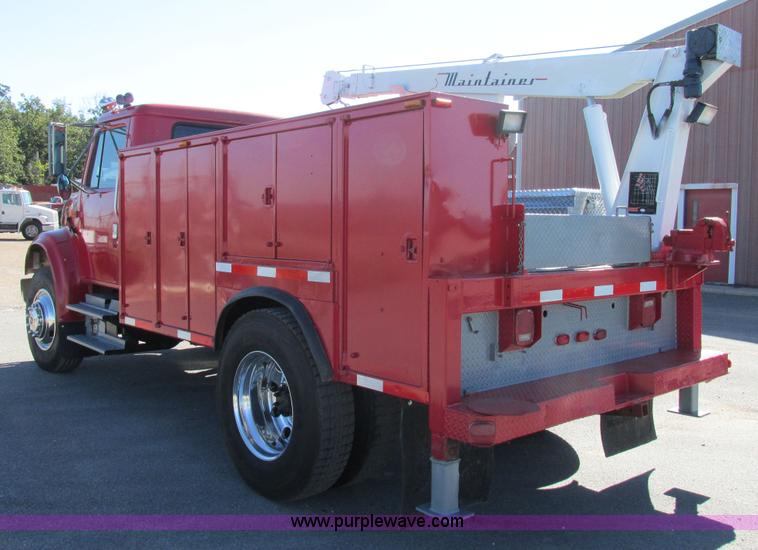 image for item AW9890 2001 International 4900 service truck with crane