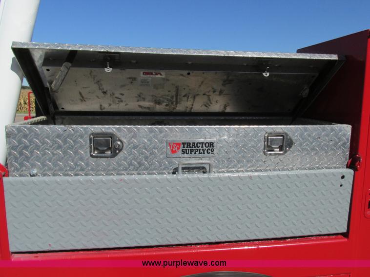 image for item AW9890 2001 International 4900 service truck with crane