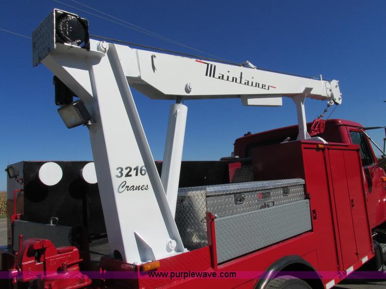 image for item AW9890 2001 International 4900 service truck with crane
