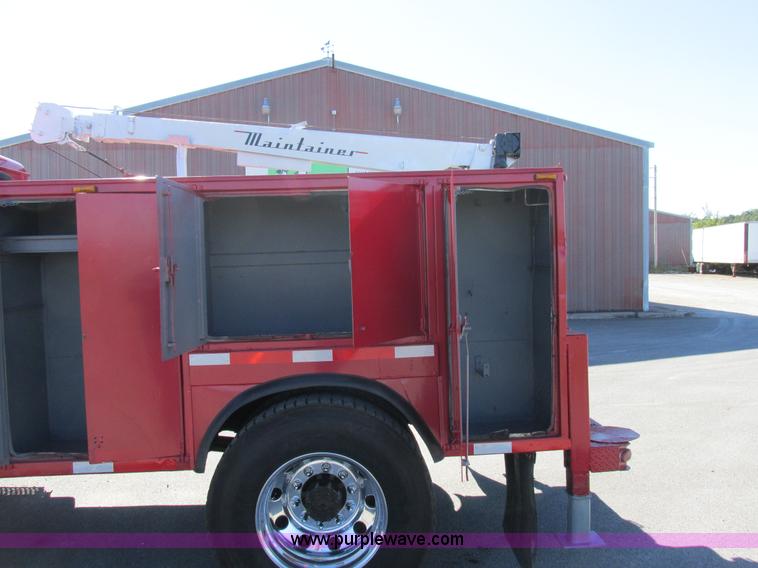 image for item AW9890 2001 International 4900 service truck with crane