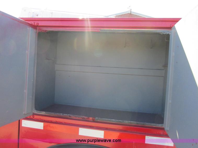 image for item AW9890 2001 International 4900 service truck with crane