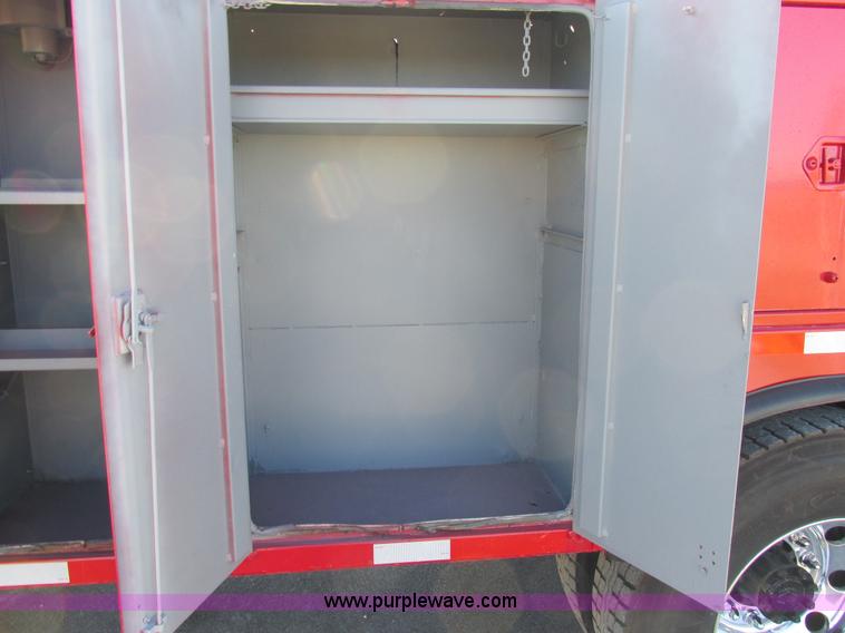 image for item AW9890 2001 International 4900 service truck with crane