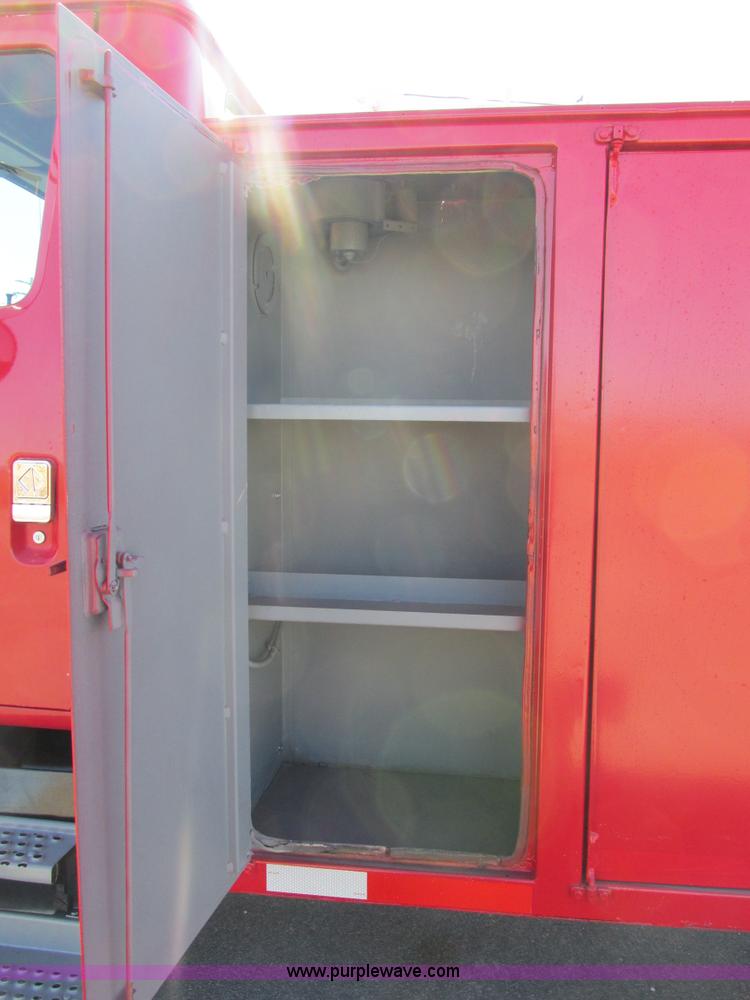 image for item AW9890 2001 International 4900 service truck with crane