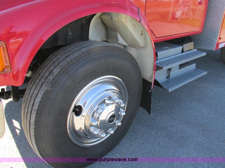 image for item AW9890 2001 International 4900 service truck with crane