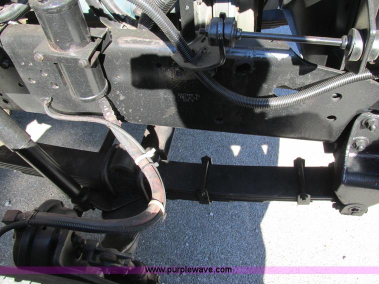 image for item AW9890 2001 International 4900 service truck with crane