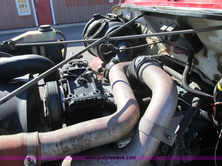 image for item AW9890 2001 International 4900 service truck with crane