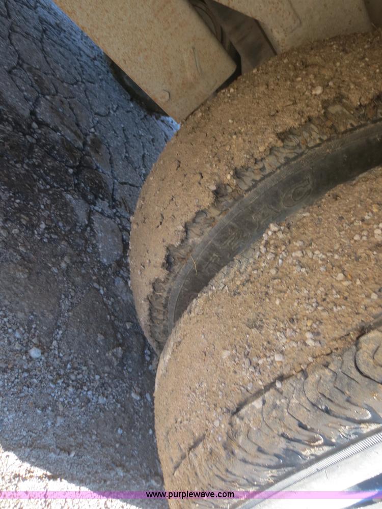 image for item D2178 1981 Eager Beaver 10TXT tilt deck trailer