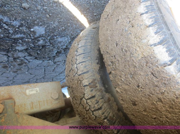 image for item D2178 1981 Eager Beaver 10TXT tilt deck trailer