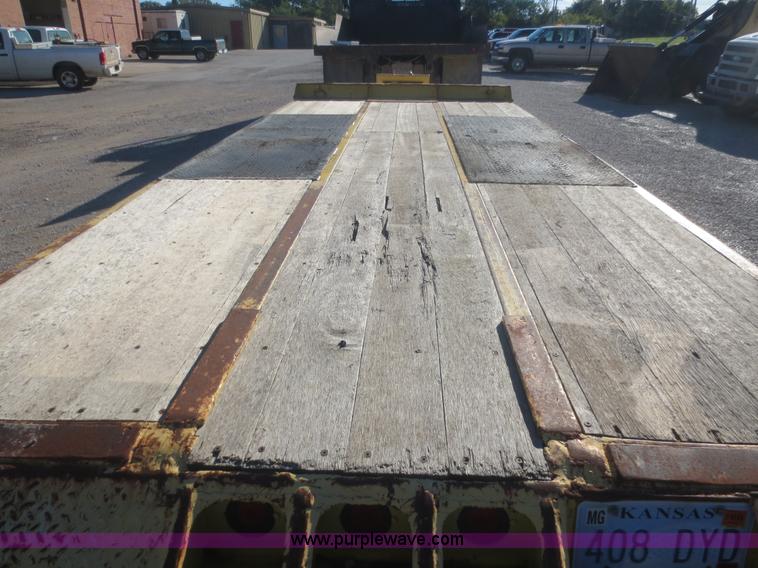 image for item D2178 1981 Eager Beaver 10TXT tilt deck trailer