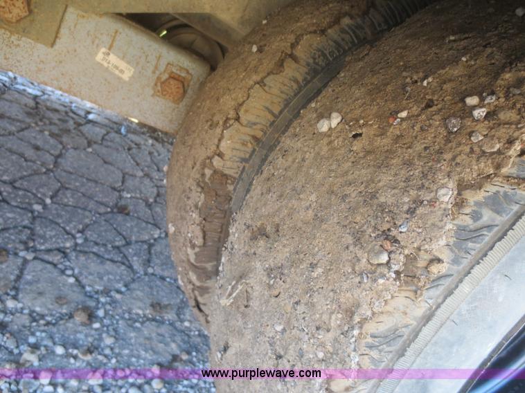 image for item D2178 1981 Eager Beaver 10TXT tilt deck trailer