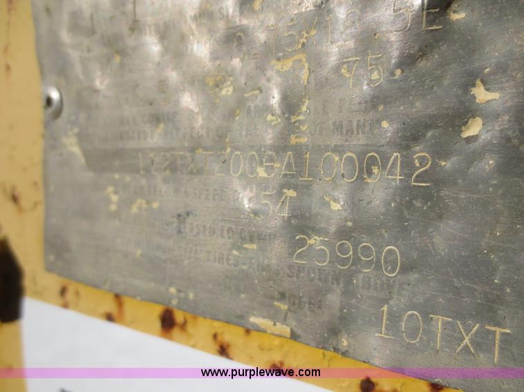 image for item D2178 1981 Eager Beaver 10TXT tilt deck trailer