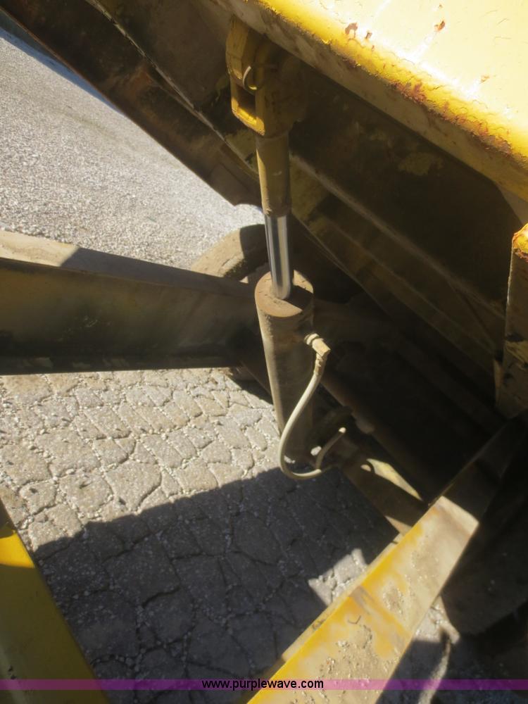 image for item D2178 1981 Eager Beaver 10TXT tilt deck trailer