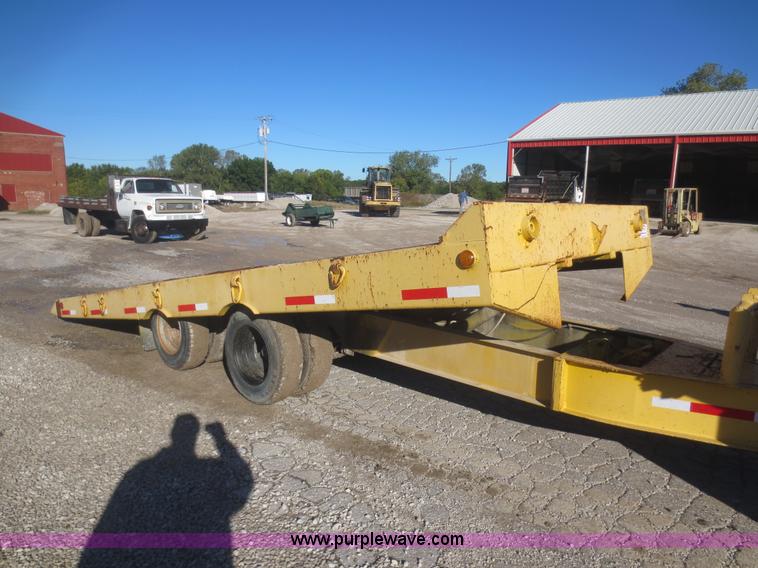 image for item D2178 1981 Eager Beaver 10TXT tilt deck trailer