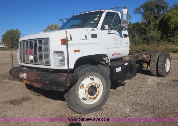 image for item D2186 2000 GMC C7500 cab and chassis