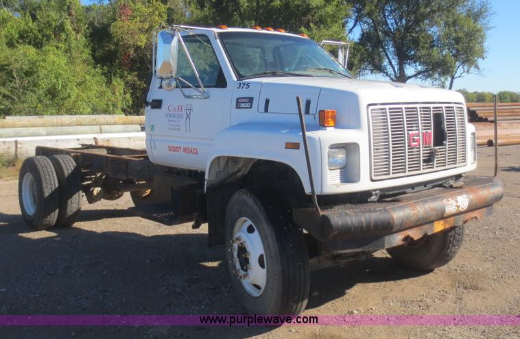 image for item D2186 2000 GMC C7500 cab and chassis