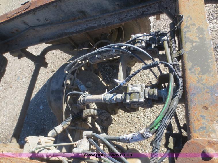 image for item D2186 2000 GMC C7500 cab and chassis