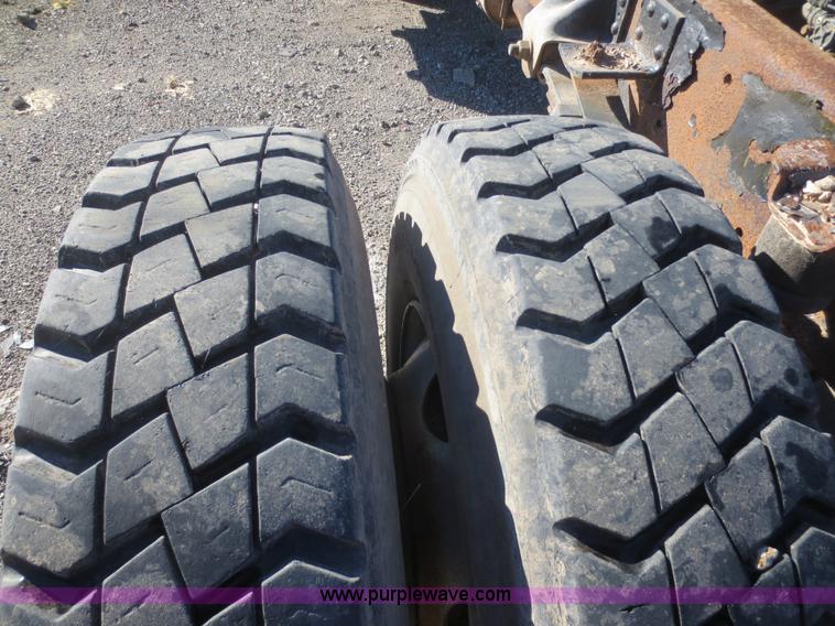 image for item D2186 2000 GMC C7500 cab and chassis