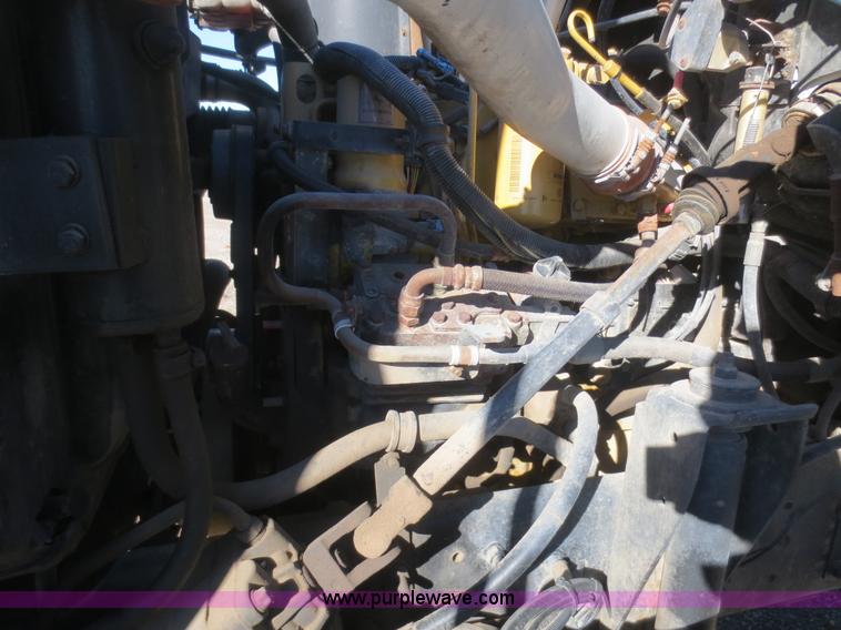 image for item D2186 2000 GMC C7500 cab and chassis