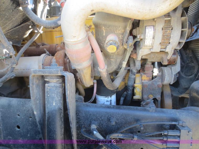 image for item D2186 2000 GMC C7500 cab and chassis