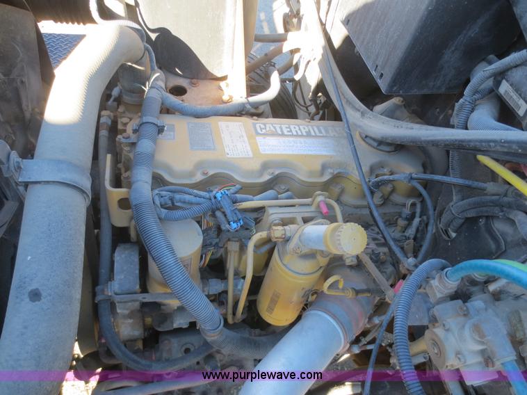 image for item D2186 2000 GMC C7500 cab and chassis