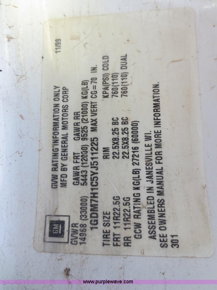 image for item D2186 2000 GMC C7500 cab and chassis