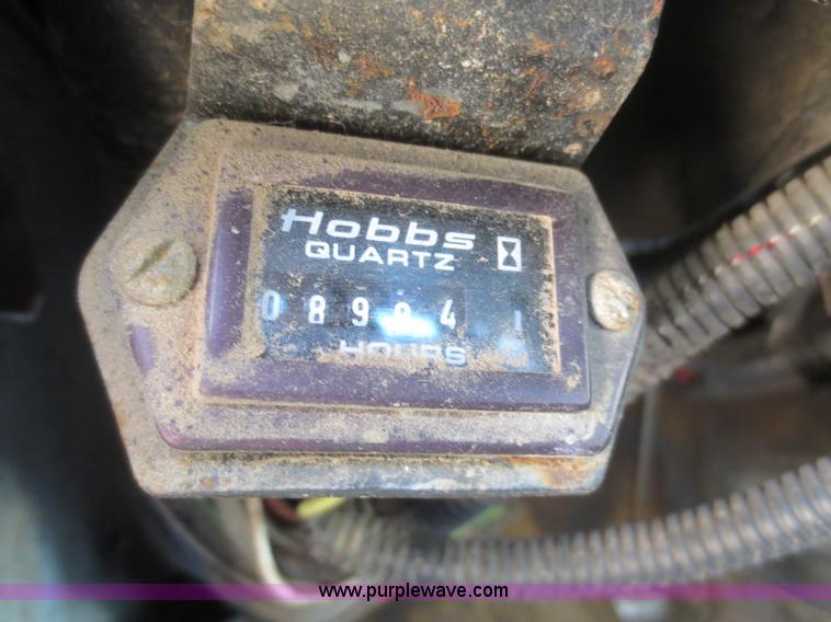 image for item D2186 2000 GMC C7500 cab and chassis