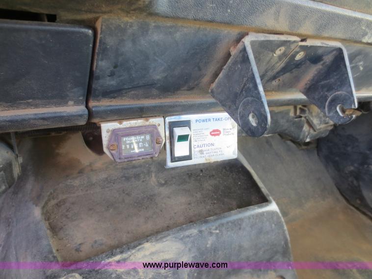 image for item D2186 2000 GMC C7500 cab and chassis