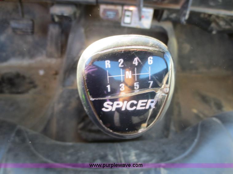 image for item D2186 2000 GMC C7500 cab and chassis