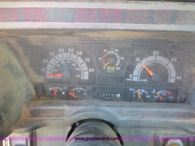 image for item D2186 2000 GMC C7500 cab and chassis