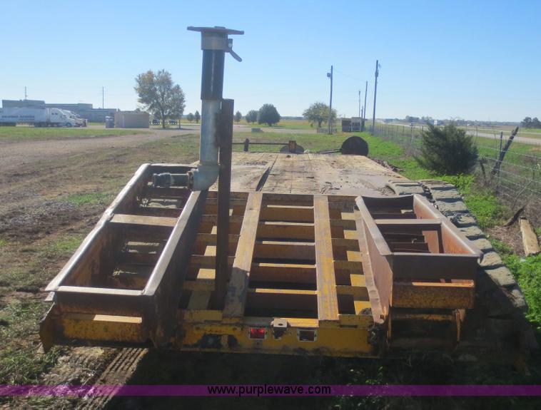 image for item D2194 1982 Belshe T-8 equipment trailer