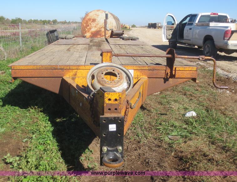 image for item D2194 1982 Belshe T-8 equipment trailer