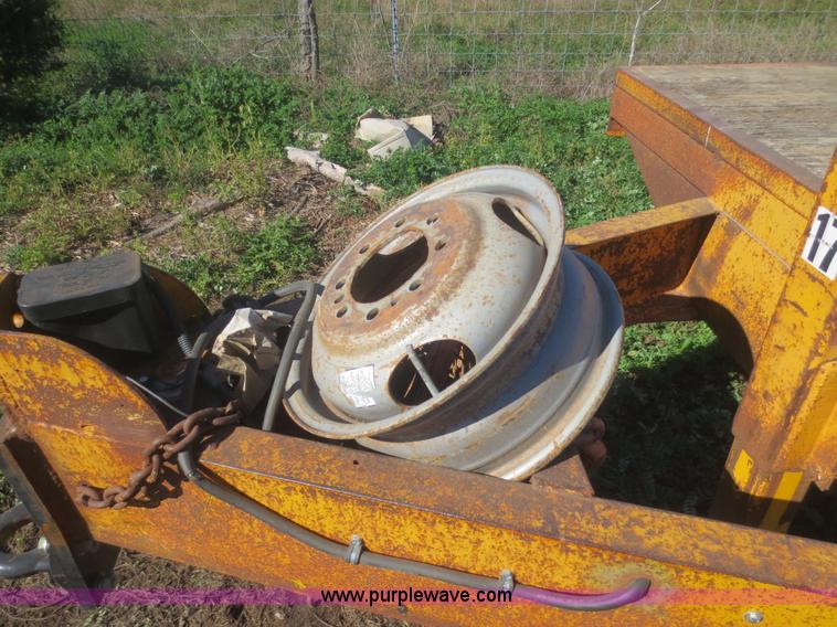 image for item D2194 1982 Belshe T-8 equipment trailer