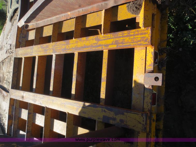 image for item D2194 1982 Belshe T-8 equipment trailer