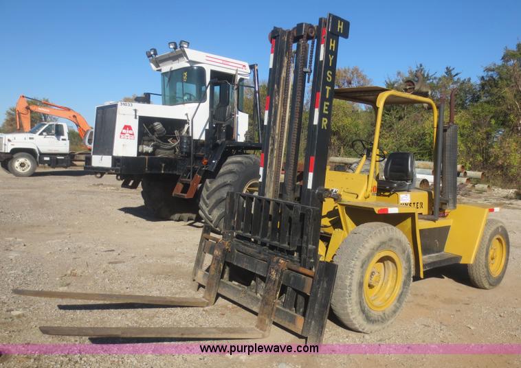 image for item D2200 Hyster P80A forklift