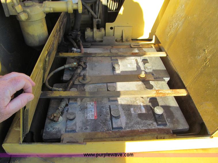 image for item E4992 1982 Caterpillar 621B conventional scraper