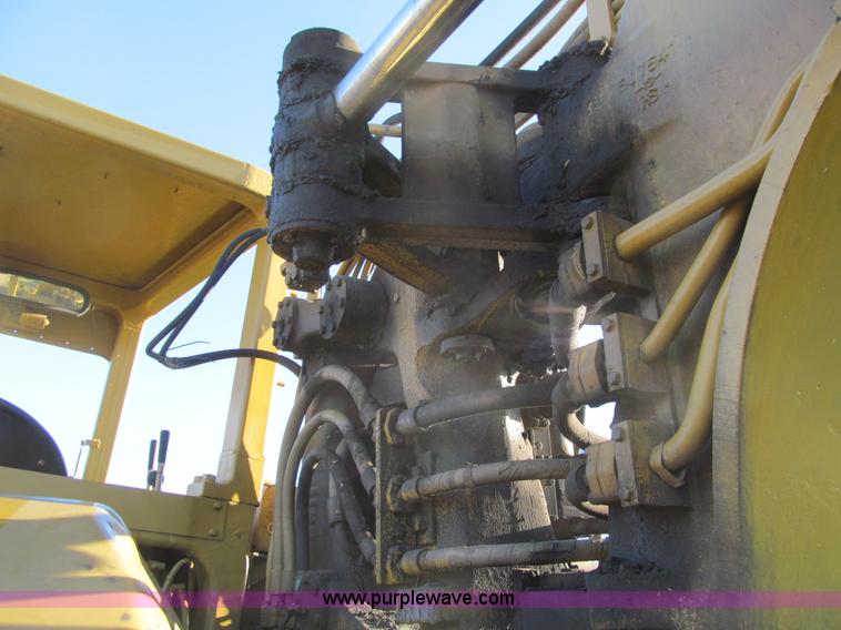 image for item E4992 1982 Caterpillar 621B conventional scraper