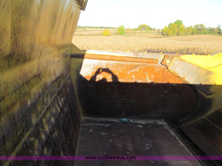 image for item E4992 1982 Caterpillar 621B conventional scraper