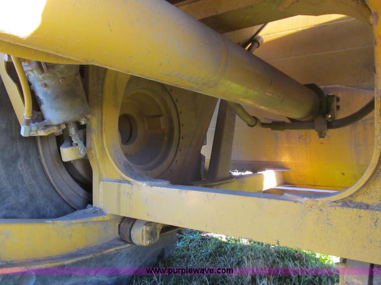 image for item E4992 1982 Caterpillar 621B conventional scraper