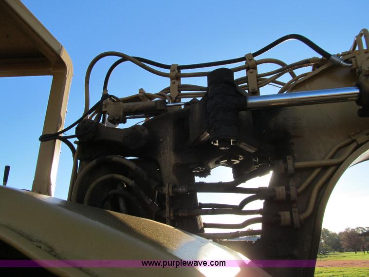 image for item E4992 1982 Caterpillar 621B conventional scraper