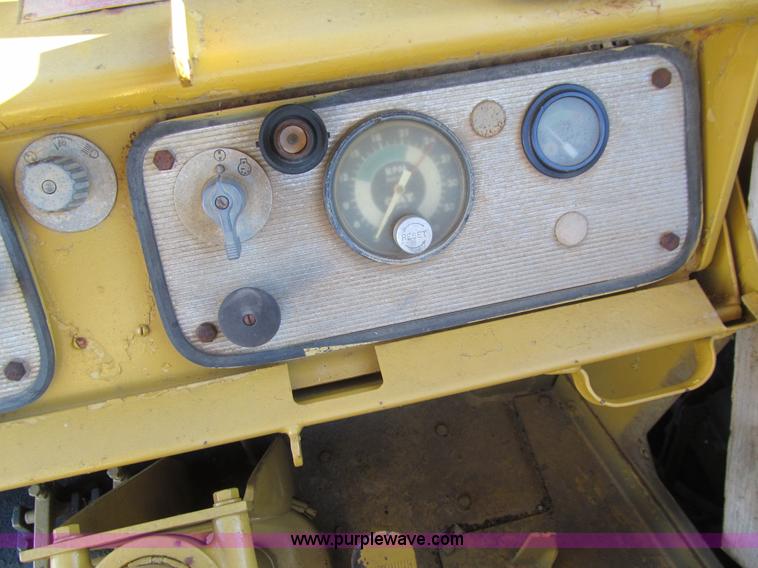 image for item E4992 1982 Caterpillar 621B conventional scraper