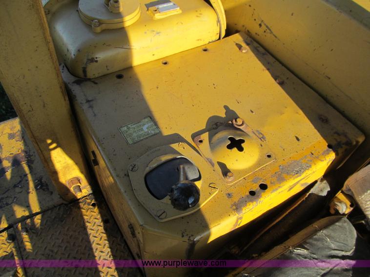 image for item E4993 1974 Caterpillar D8K dozer