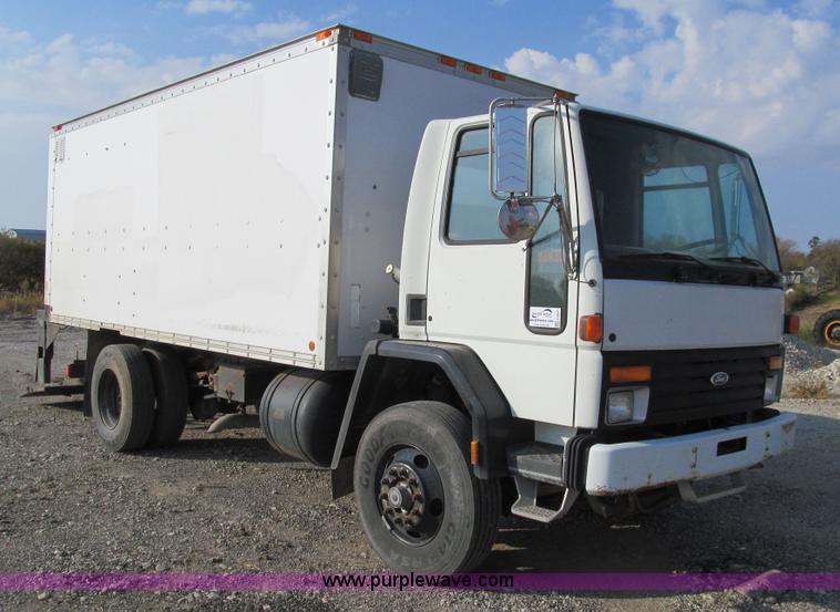 image for item E4997 1993 Ford CF8000 box truck