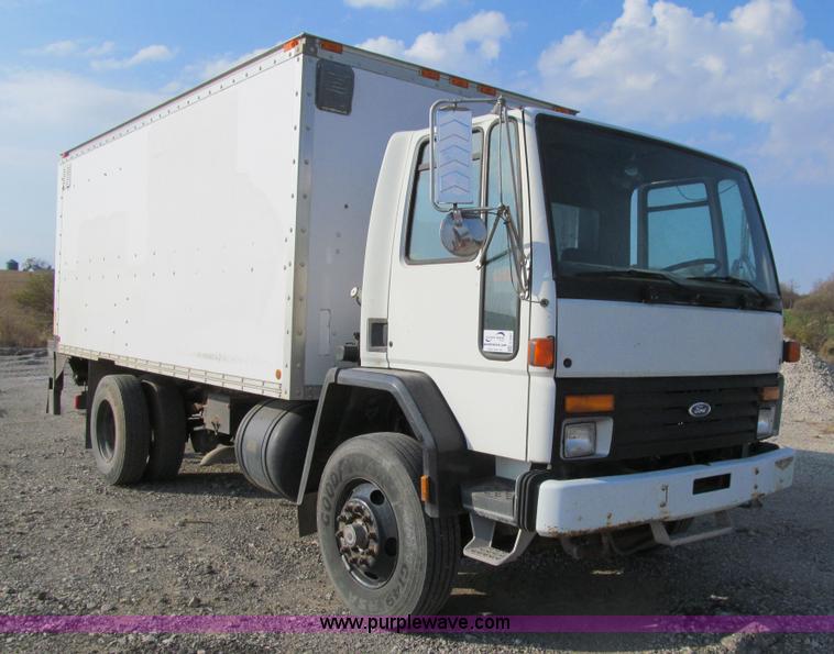 image for item E4997 1993 Ford CF8000 box truck