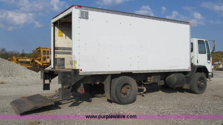 image for item E4997 1993 Ford CF8000 box truck